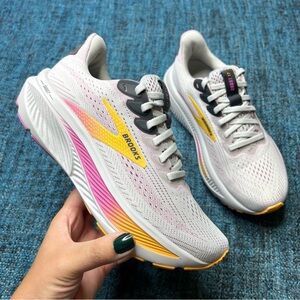Brooks Ghost 17 Running Shoes in Oyster Apricot Pink Women's Size 5 Sneakers